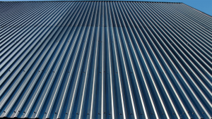 The Difference Between Metal and Shingle Roofs